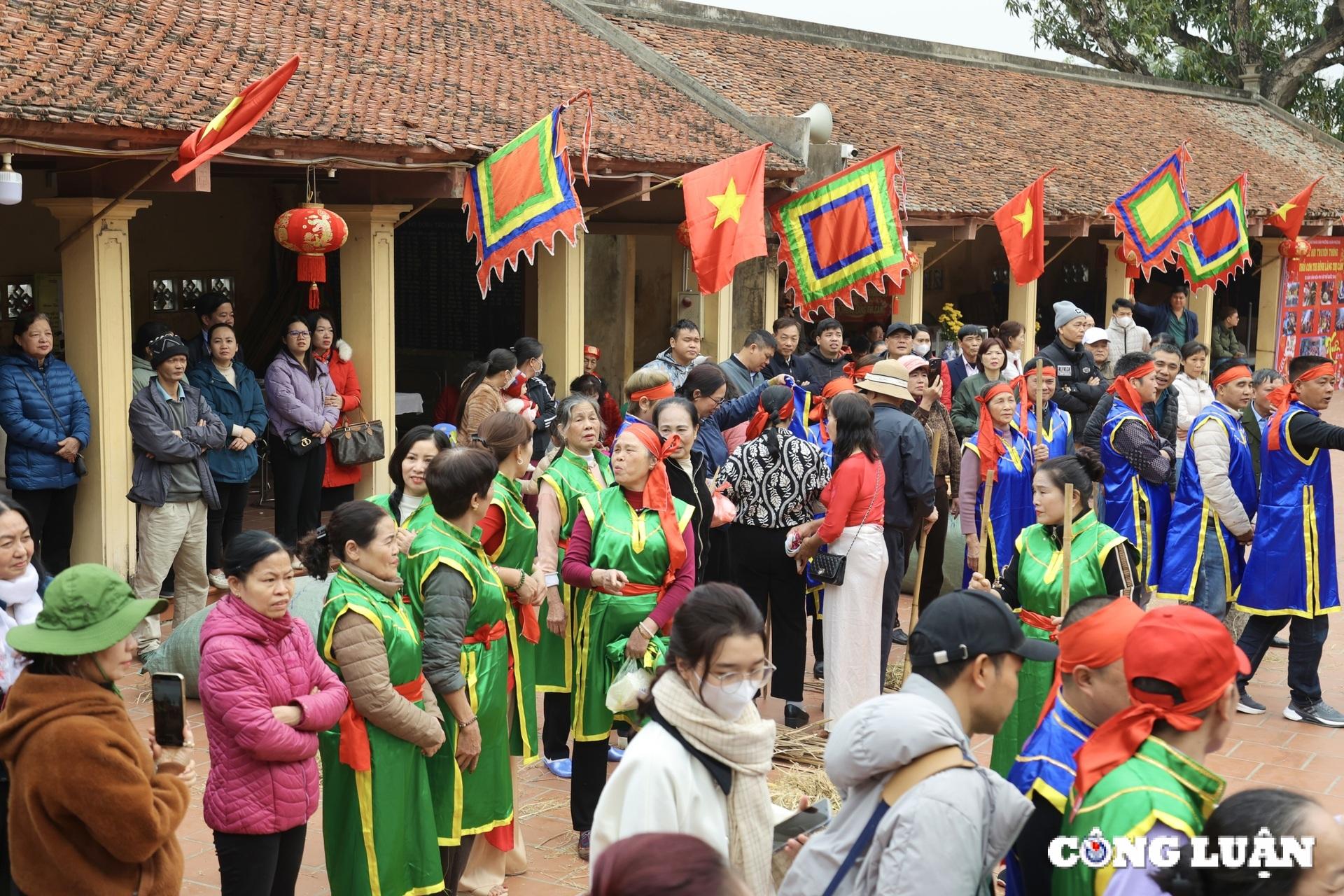 hang tram du khach tham du hoi thoi com thi lang thi cam hinh 3