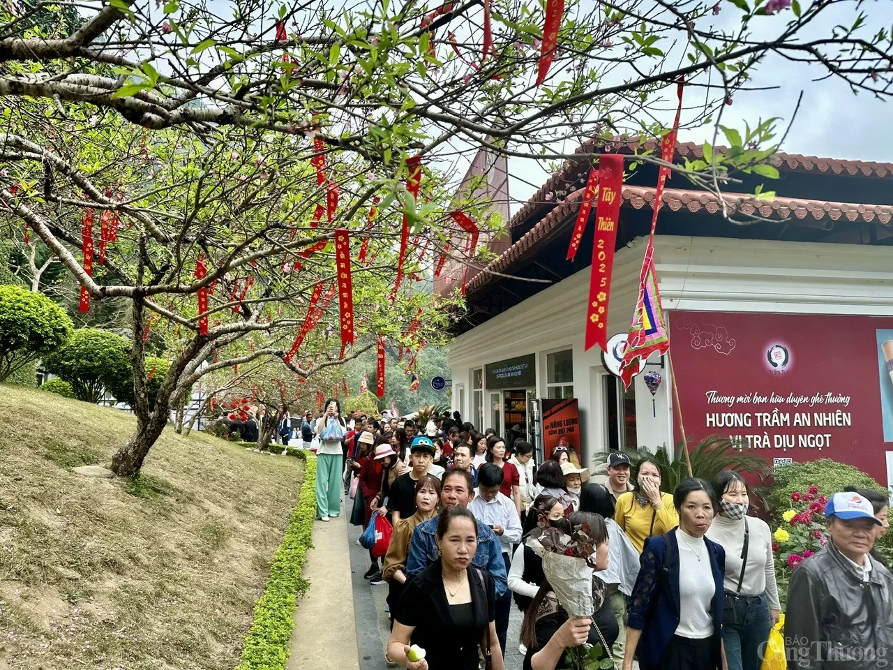 Vĩnh Phúc: Du khách nô nức trẩy hội Tây Thiên Vĩnh Phúc: Du khách nô nức trẩy hội Tây Thiên