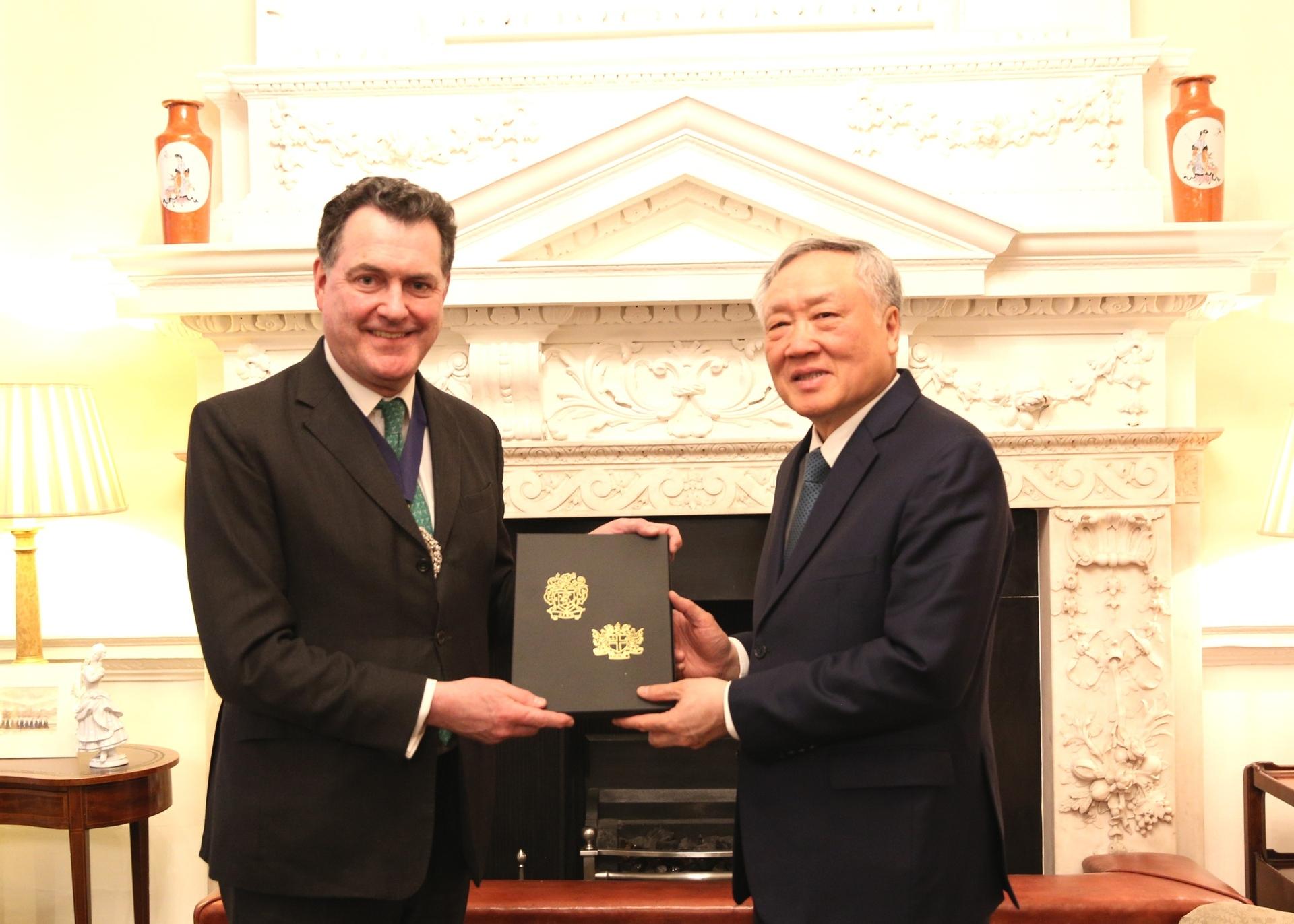 viet nam de xuat london ho tro dao tao nguon nhan luc cho van hanh trung tam tai chinh hinh 1