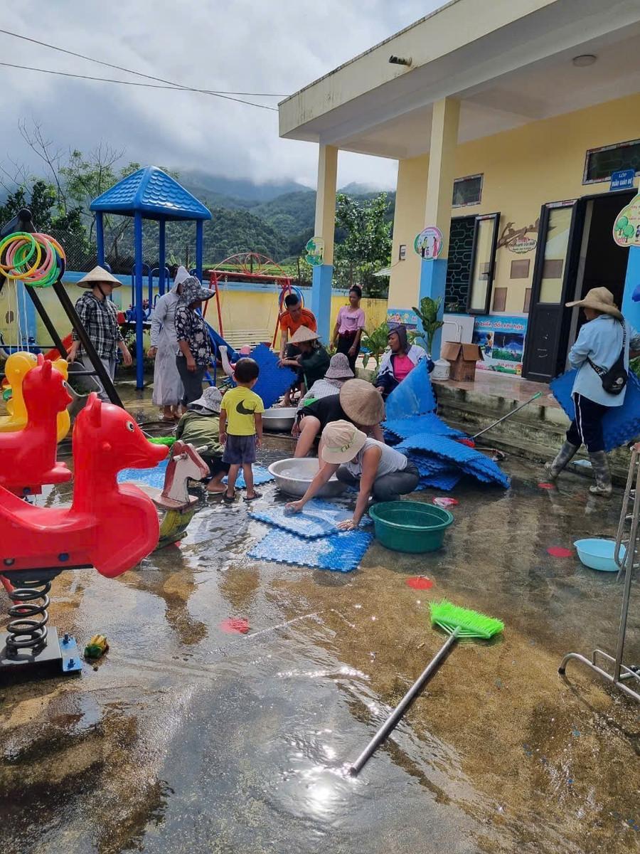 Vừa chống lũ, vừa khắc phục để có cơ sở vật chất tốt nhất đón trò tựu trường đúng lịch. mn-muong-pon-3.jpg