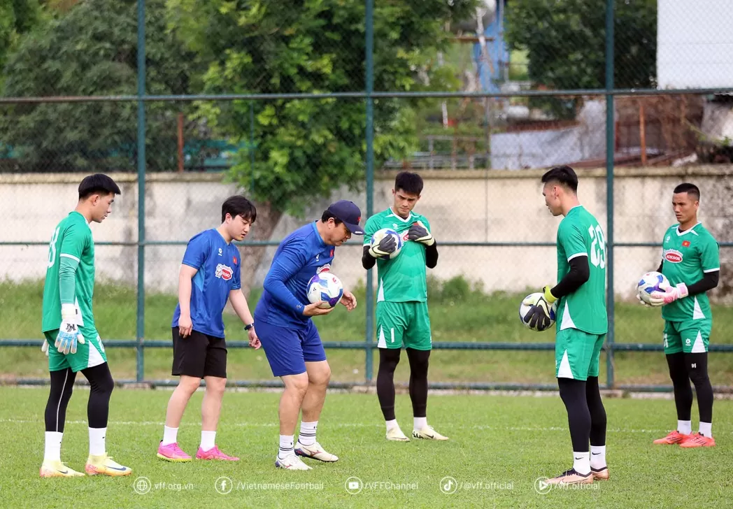 Việc tìm ra hàng thủ ưng ý nhất cho đội tuyển Việt Nam Việc tìm ra hàng thủ ưng ý nhất cho đội tuyển Việt Nam
