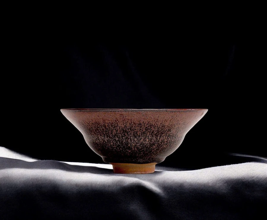 Dòng men Thiên Hà tạo ra những sản phẩm gốm huyền ảo.