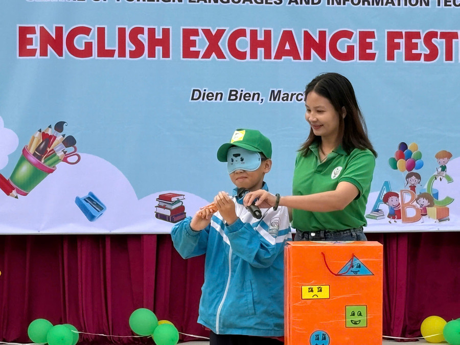 Nhiều trò chơi, hoạt động trải nghiệm thú vị giúp các học sinh thể hiện và trau dồi vốn từ tiếng Anh của mình. ngoai-khoa-ta-6.jpg