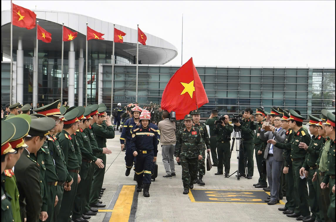 Ngày 30/3, Bộ Quốc phòng Việt Nam đã giao nhiệm 80 quân nhân lên đường sang Myanmar hỗ trợ khắc phục hậu quả sau động đất