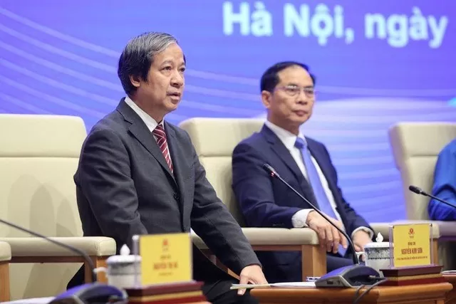 Bộ trưởng Bộ Giáo dục và Đào tạo Nguyễn Kim Sơn nói về các chính sách, kế hoạch hỗ trợ các trường đại học, cao đẳng trong việc tuyển sinh, đào tạo ngành công nghệ bán dẫn và trí tuệ nhân tạo - Ảnh: VGP/Nhật Bắc