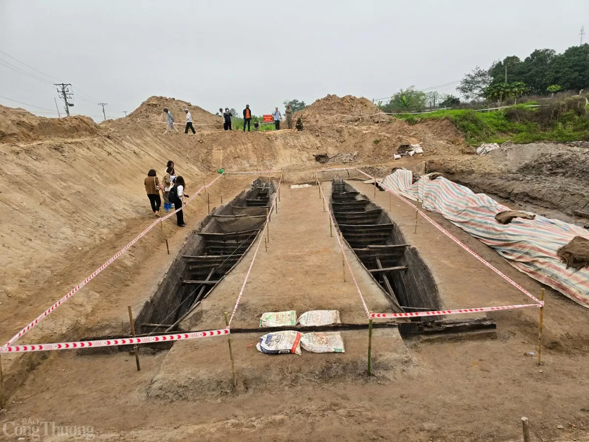 Thuyền cổ ở Bắc Ninh: Hai thuyền hay một? Thuyền cổ ở Bắc Ninh: Hai thuyền hay một?