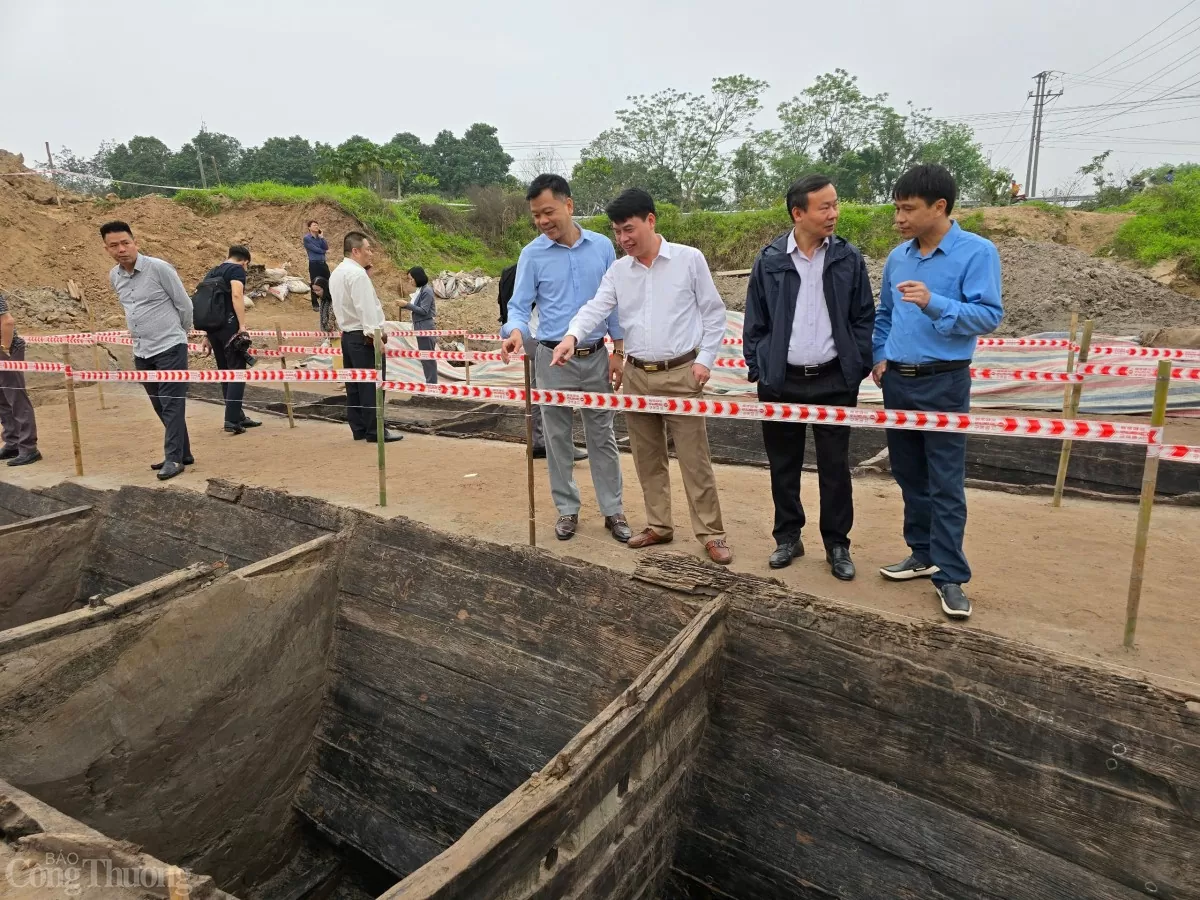 Thuyền cổ ở Bắc Ninh: Hai thuyền hay một? Thuyền cổ ở Bắc Ninh: Hai thuyền hay một?