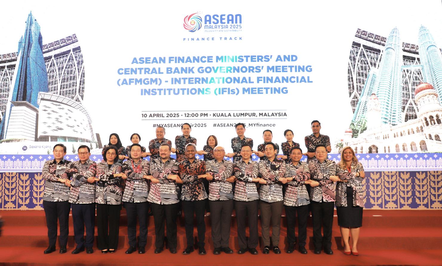 Hội nghị Bộ trưởng Tài chính và Thống đốc Ngân hàng Trung ương ASEAN lần thứ 12 đã chính thức thông qua Tuyên bố chung. Ảnh Duy Thái.