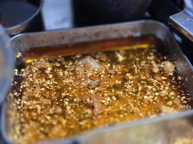 Tiệm cơm gà xối mỡ nóng hổi đông khách ở TP HCM- Ảnh 14.