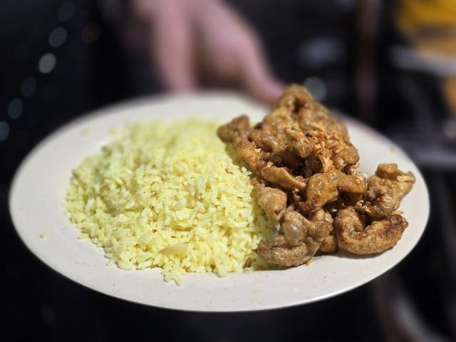 Tiệm cơm gà xối mỡ nóng hổi đông khách ở TP HCM- Ảnh 8.