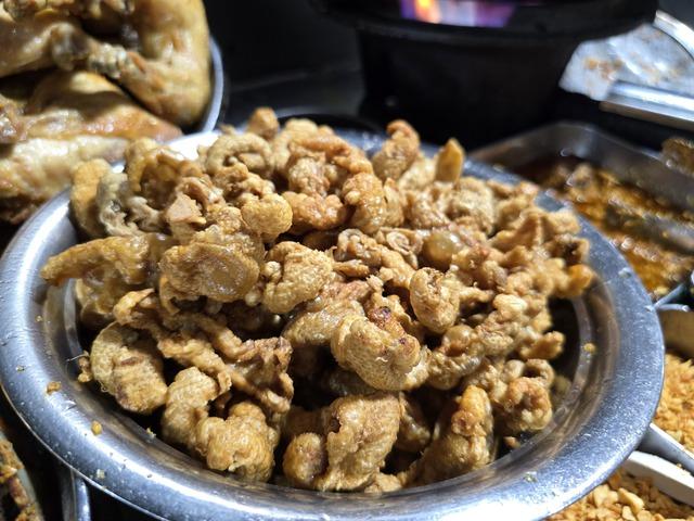 Tiệm cơm gà xối mỡ nóng hổi đông khách ở TP HCM- Ảnh 7.