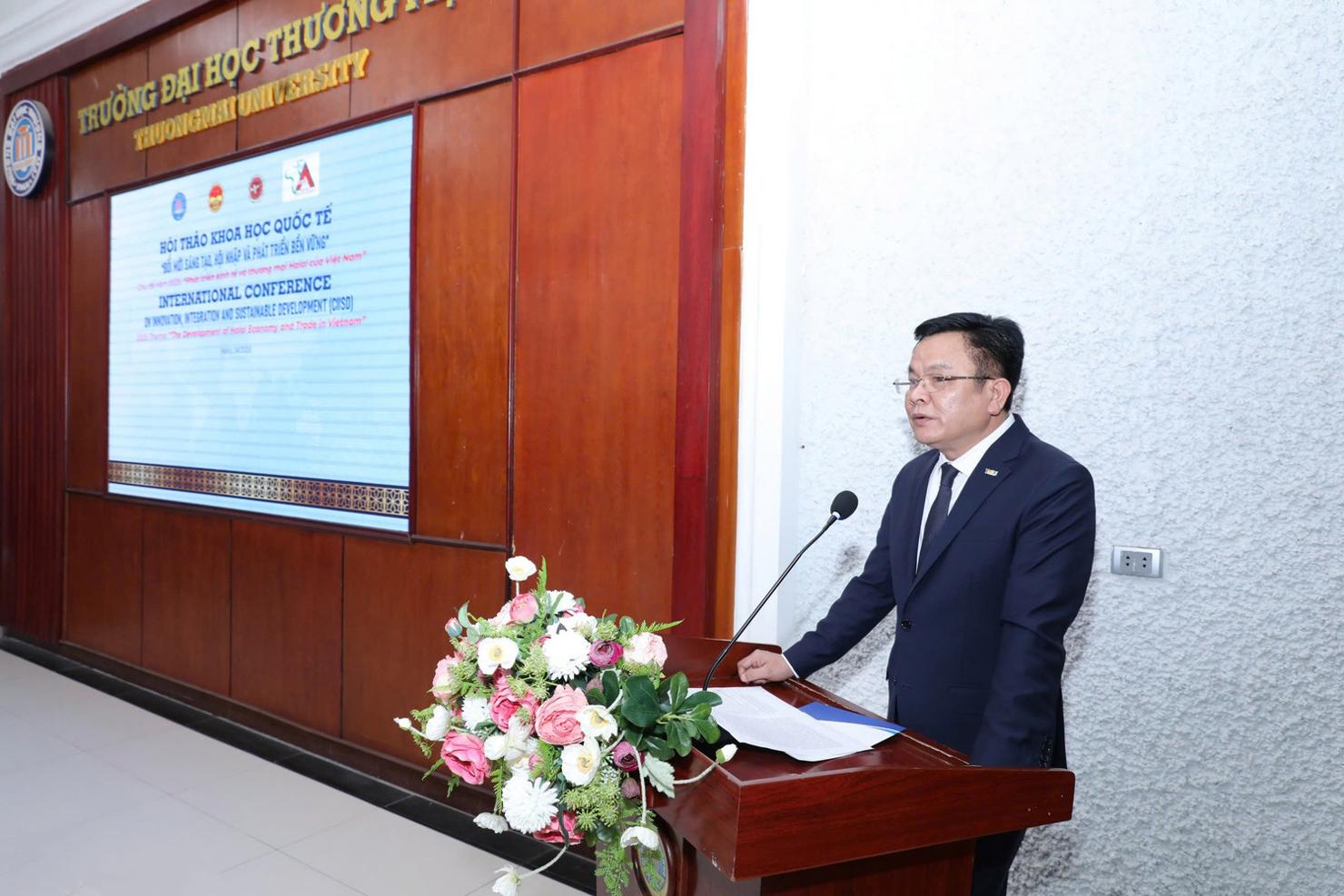 PGS.TS Nguyễn Hoàng – Hiệu trưởng Trường Đại học Thương mại thông tin tại Hội thảo