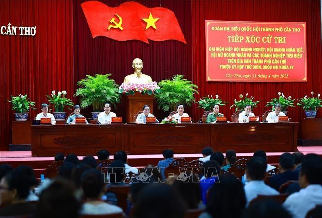 Thủ tướng Phạm Minh Chính và đoàn Đại biểu Quốc hội thành phố Cần Thơ tiếp xúc cử tri trước Kỳ họp thứ chín, Quốc hội khoá XV. Ảnh: Dương Giang/TTXVN Thủ tướng Phạm Minh Chính và đoàn Đại biểu Quốc hội thành phố Cần Thơ tiếp xúc cử tri trước Kỳ họp thứ chín, Quốc hội khoá XV. Ảnh: Dương Giang/TTXVN