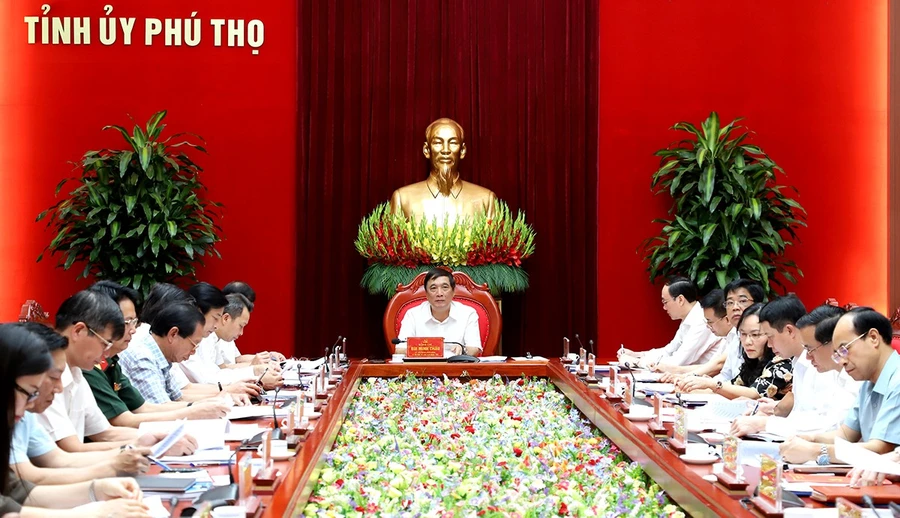 Ông Bùi Minh Châu - Bí thư Tỉnh ủy Phú Thọ chủ trì Hội nghị Ban thường vụ Tỉnh ủy Phú Thọ.