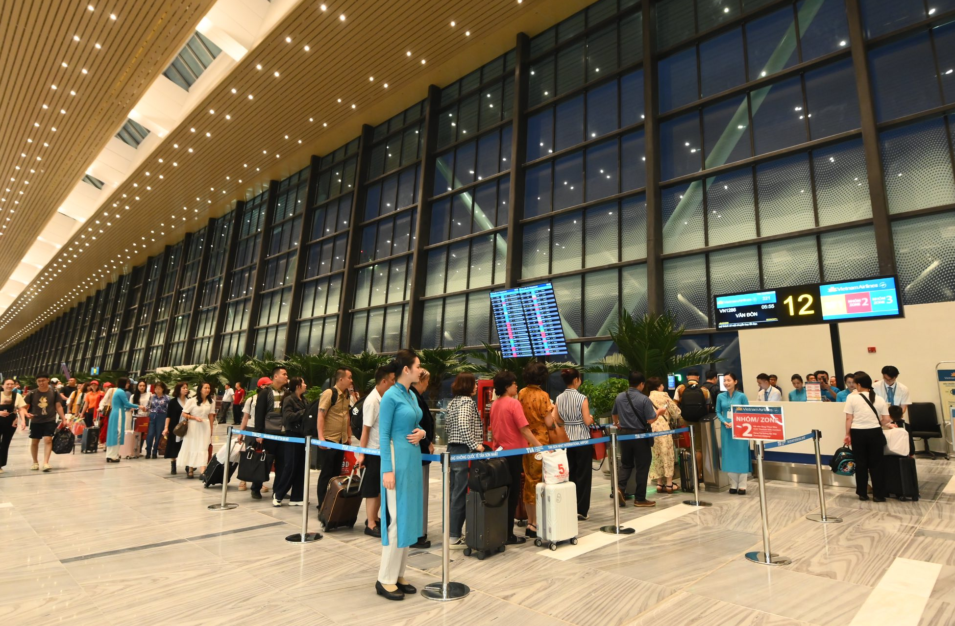 Nhà ga T3 cảng hàng không quốc tế Tân Sơn Nhất khai thác thành công chuyến bay thương mại đầu tiên. Ảnh: ACV.