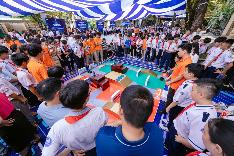 Không khí náo nhiệt tại Ngày hội STEM thành phố Quảng Ngãi. 181.png