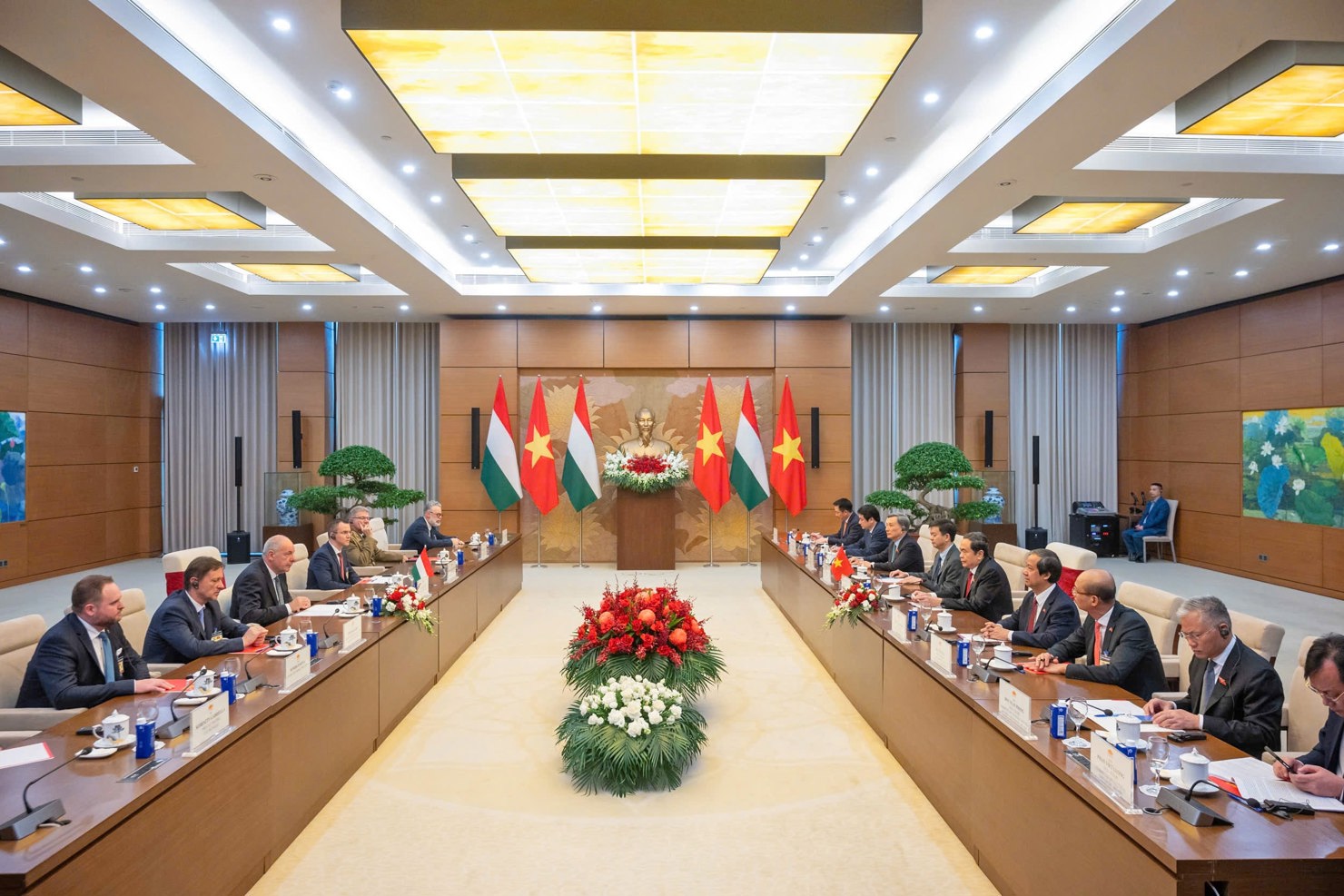 Chủ tịch Quốc hội Trần Thanh Mẫn hội kiến Tổng thống Hungary Sulyok Tamas. Ảnh: Phạm Thắng