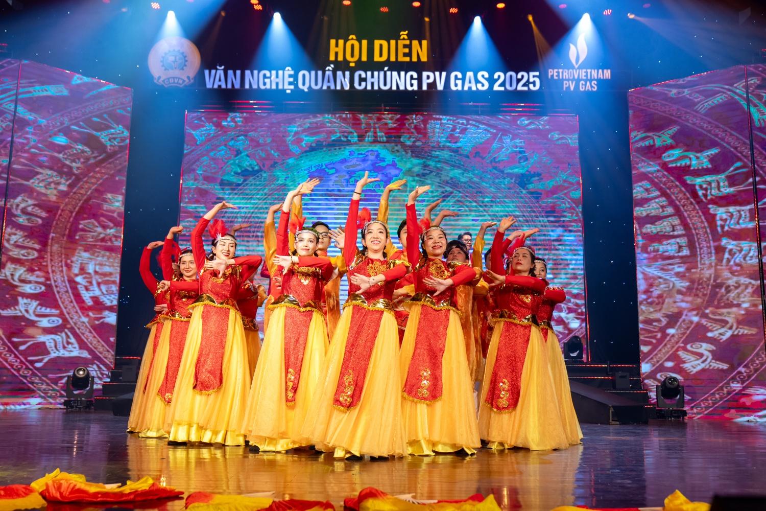 Tiết mục Cánh chim phượng hoàng - Công đoàn Công ty Dịch vụ khí