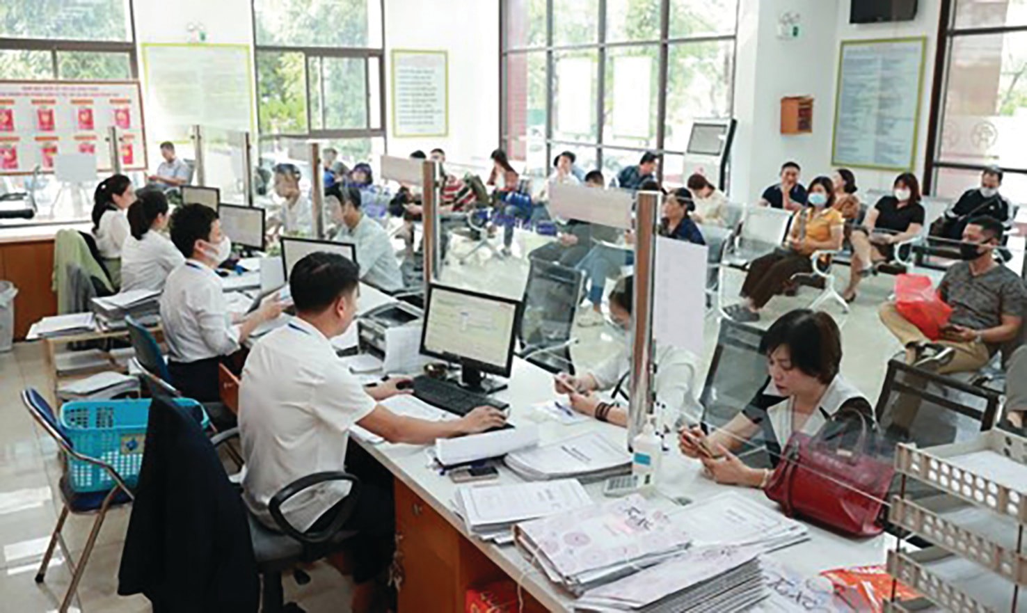 Trong giai đoạn sắp xếp, cơ bản giữ nguyên số lượng cán bộ, công chức, viên chức, người lao động hợp đồng hiện có. Ảnh: Internet