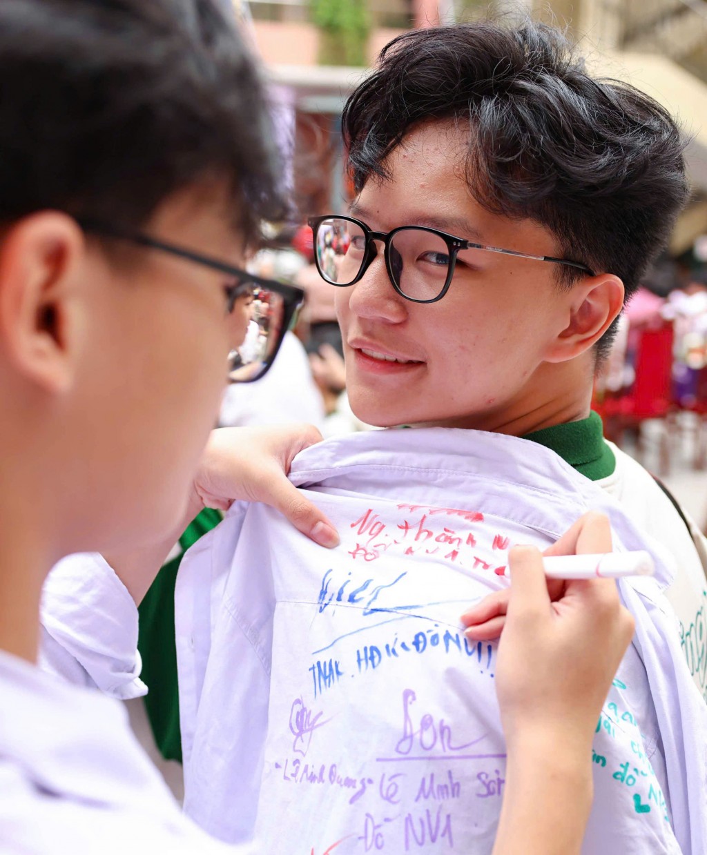 Học trò lớp 9 bồi hồi xúc động ngày chia tay thầy cô