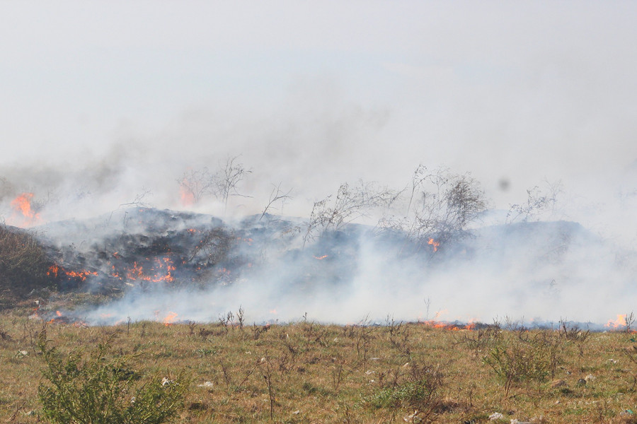 Bãi rác Đông Vinh bị cháy vào mùa hè. (Ảnh: Thảo Nguyên) chay-dong-vinh.jpg