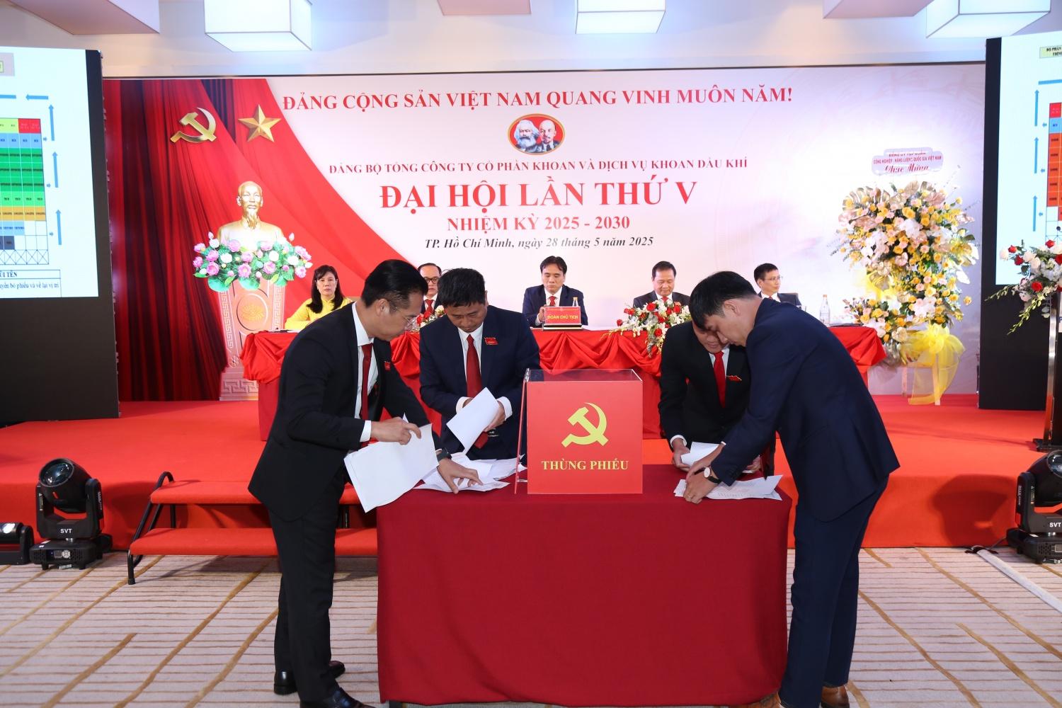 [Chùm ảnh] Đảng bộ PV Drilling tổ chức thành công Đại hội đại biểu lần thứ V, nhiệm kỳ 2025 - 2030