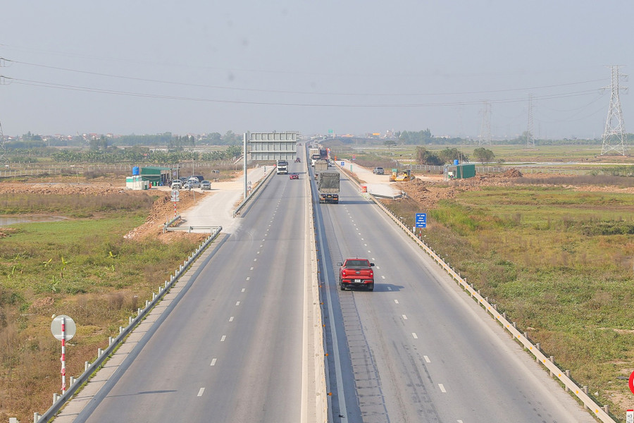 Trạm dừng nghỉ tạm Km 427+350, cao tốc Nghi Sơn - Diễn Châu. (Ảnh: Sỹ Hòa) tramdungnghi.jpg