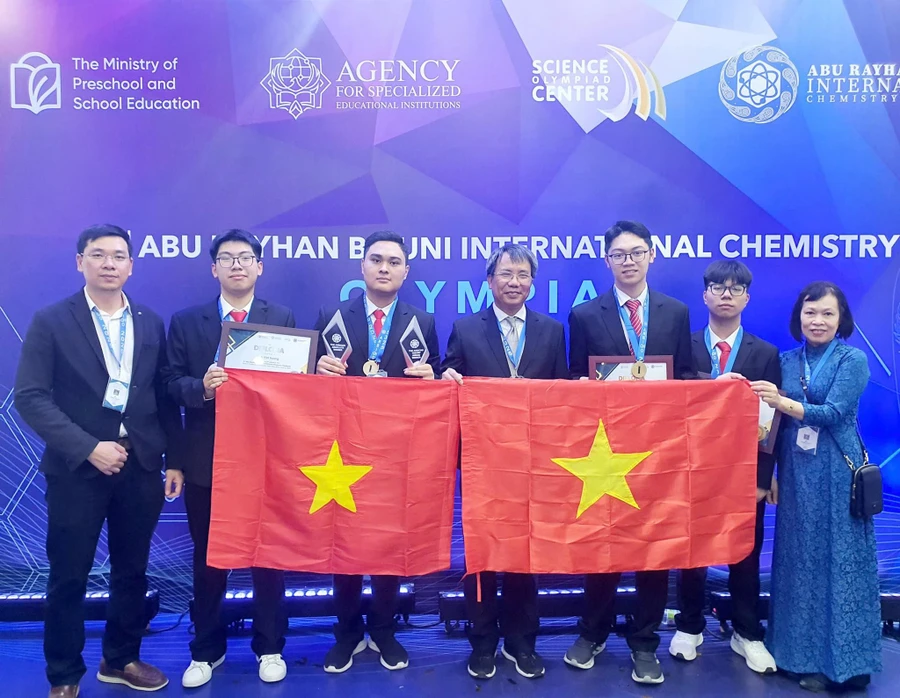 Đoàn Việt Nam dự thi Olympic Hóa học quốc tế Abu Rayhan Biruni năm 2025.