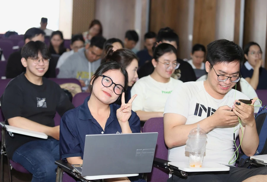 Sinh viên Trường Đại học Hoa Sen tham gia tọa đàm.