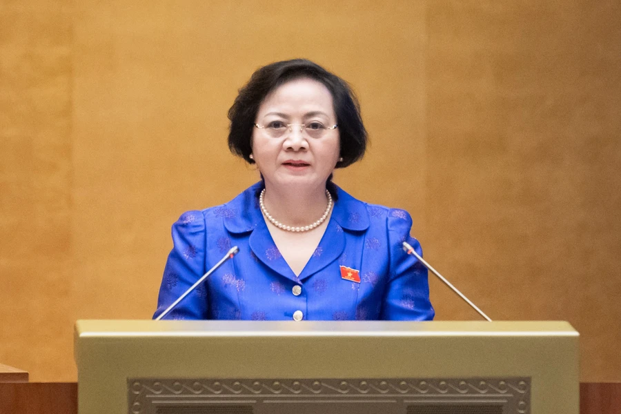 Bộ trưởng Bộ Nội vụ Phạm Thị Thanh Trà trình bày Tờ trình về việc sắp xếp đơn vị hành chính cấp tỉnh năm 2025.