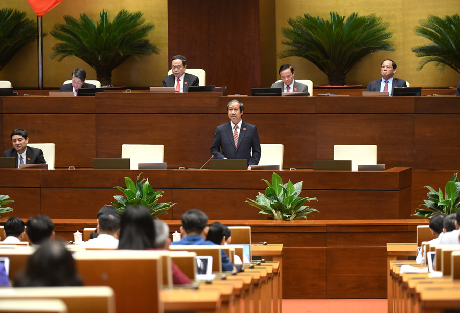 Bộ trưởng Nguyễn Kim Sơn. hocphi-4.jpg