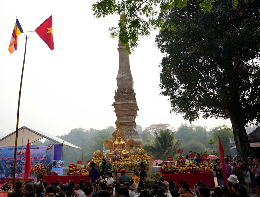 thap-muong-luan-linh-hon-ben-dong-song-ma-3.jpg