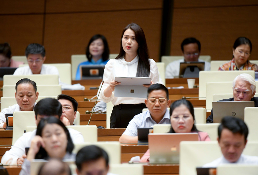 Đại biểu Quốc hội phát biểu thảo luận tại hội trường - sáng 16/6. hocphi-2.jpg