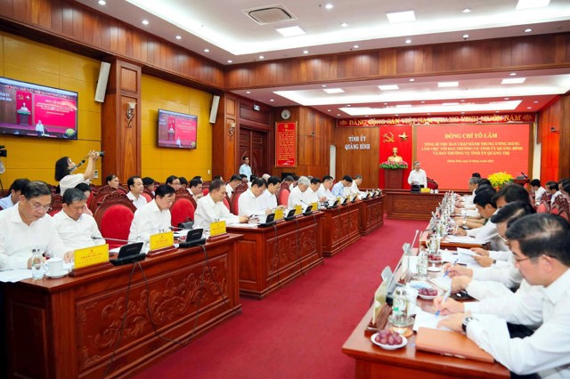 Quang cảnh buổi làm việc.