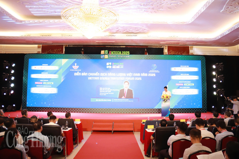 Quang cảnh Diễn đàn chuyển dịch năng lượng Việt Nam năm 2025. Ảnh: Thanh Tuấn