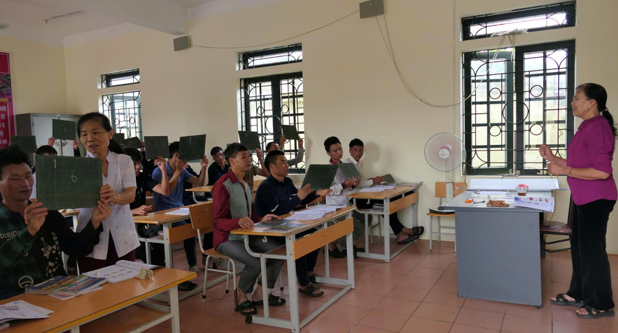 lop-hoc-thap-sang-hy-vong-3.jpg