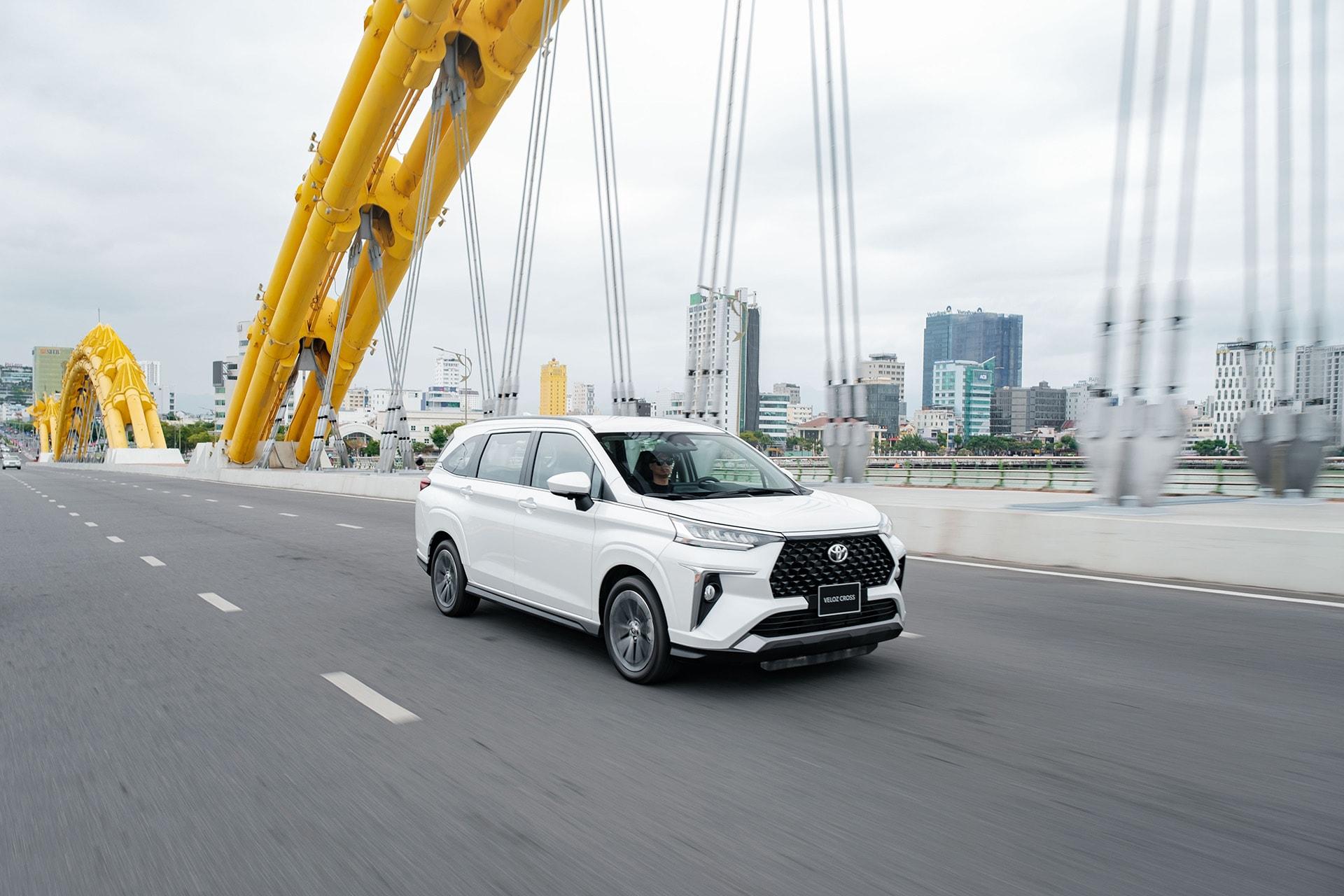 Người tiêu dùng mua mẫu xe Toyota Veloz Cross được giảm giá cao nhất 66 triệu đồng - Ảnh: TMV