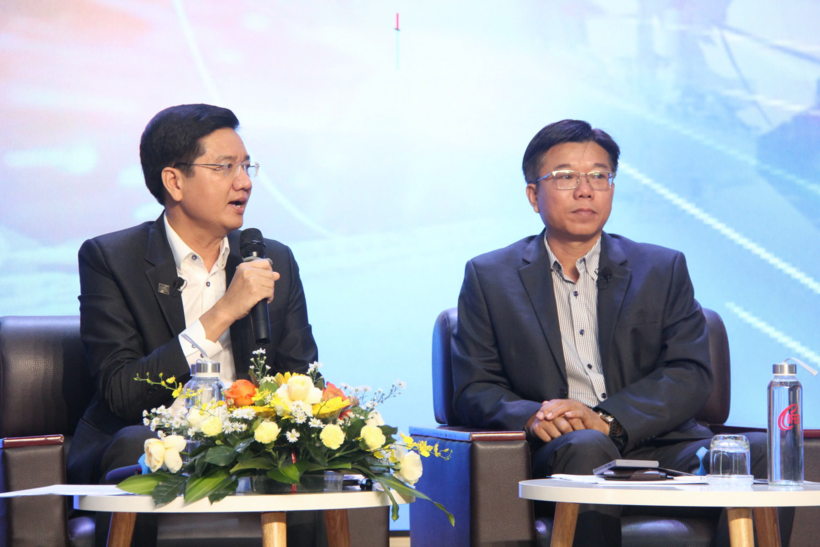 TS. Vũ Minh Tiến - Phó hiệu trưởng Trường Cao đẳng Kinh tế Đối ngoại(bên trái) chia sẻ về những cơ hội và thách thức lớn đang đặt ra với nhân lực ngành Logistics. Ảnh: Sỹ Đồng