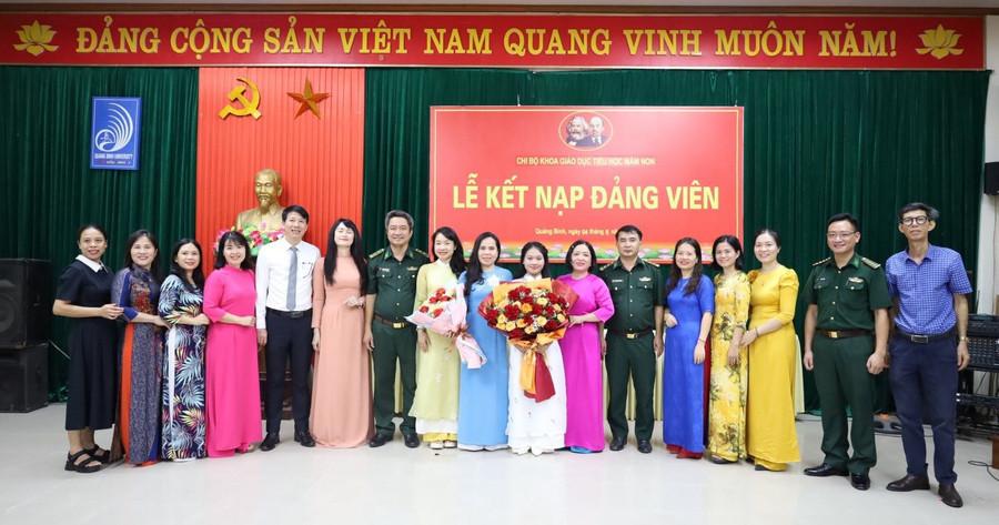 nu-dang-vien-nguoi-ruc-dau-tien-do-dai-hoc-2.jpg