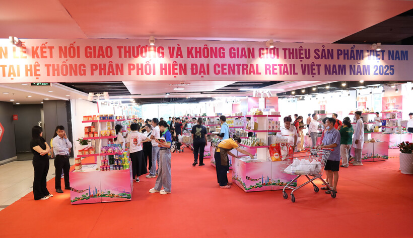 Sự kiện thu hút đông đảo người tiêu dùng TP. Hồ Chí Minh đến tham quan và mua sắm. Ảnh: Thanh Minh.