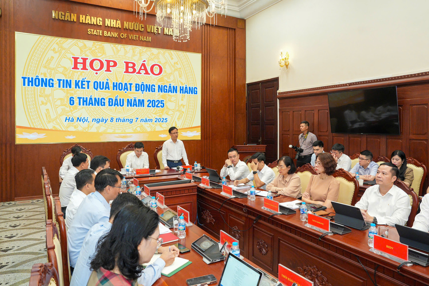 Quang cảnh buổi họp báo. 