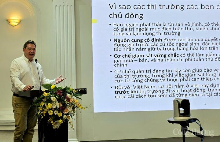 Giáo sư Michael Mehling – Phó Giám đốc Trung tâm Nghiên cứu Chính sách Năng lượng và Môi trường