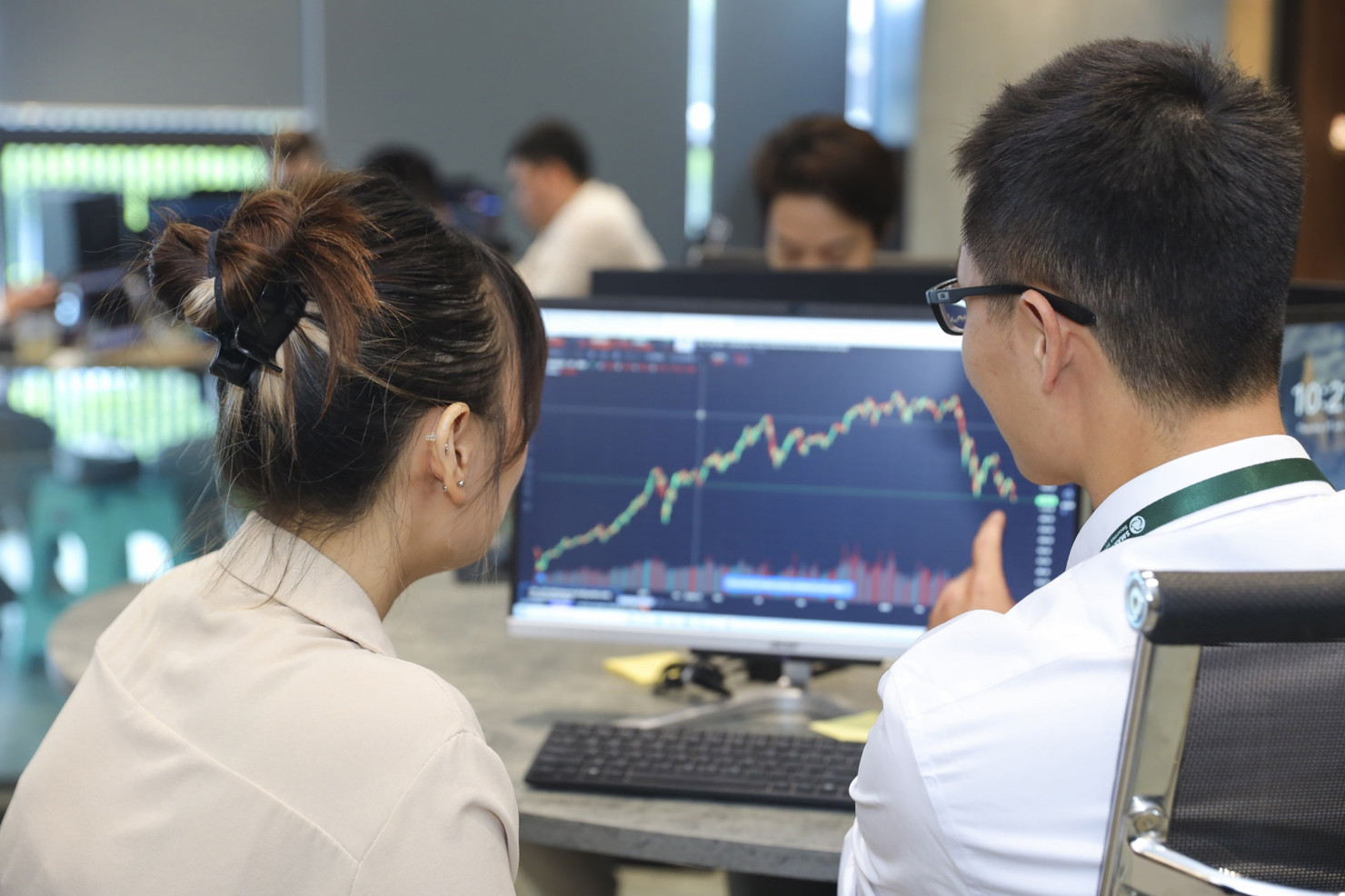 Nhà đầu tư nên duy trì tỷ trọng cổ phiếu ở mức cao hợp lý, dao động trong khoảng 65–75% tổng tài sản.