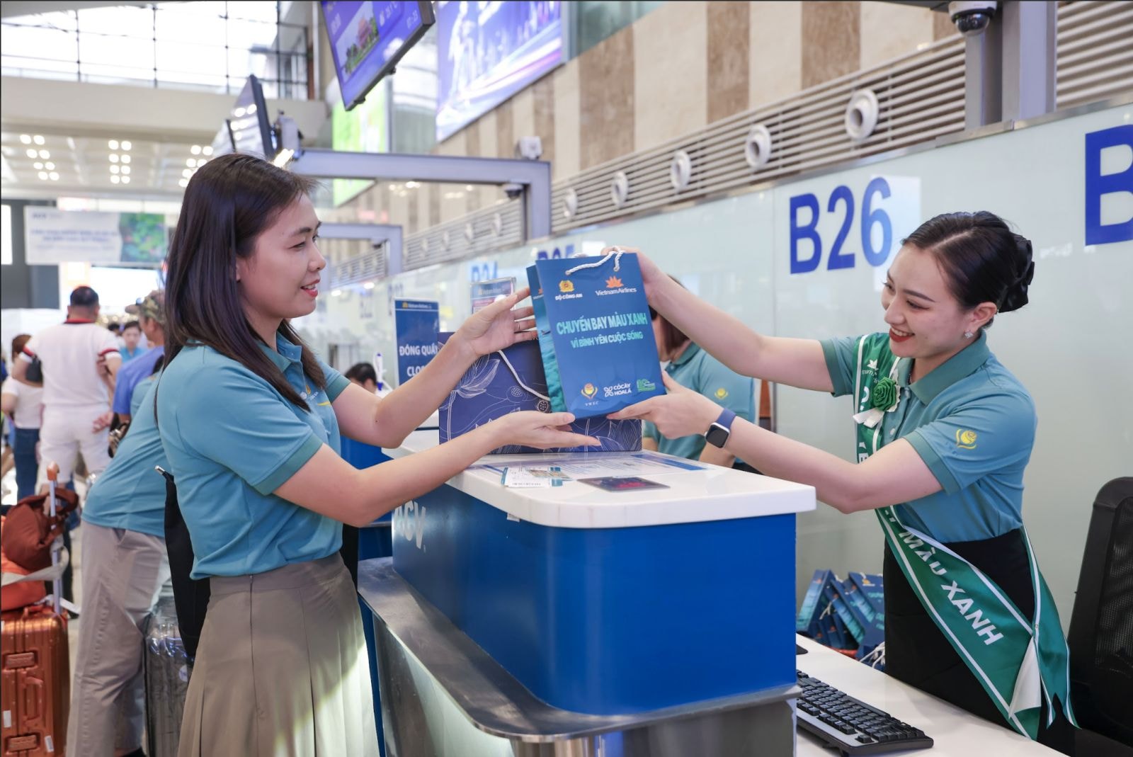 2. Chuyến bay đặc biệt -tô xanh- bầu trời của Vietnam Airlines.JPG