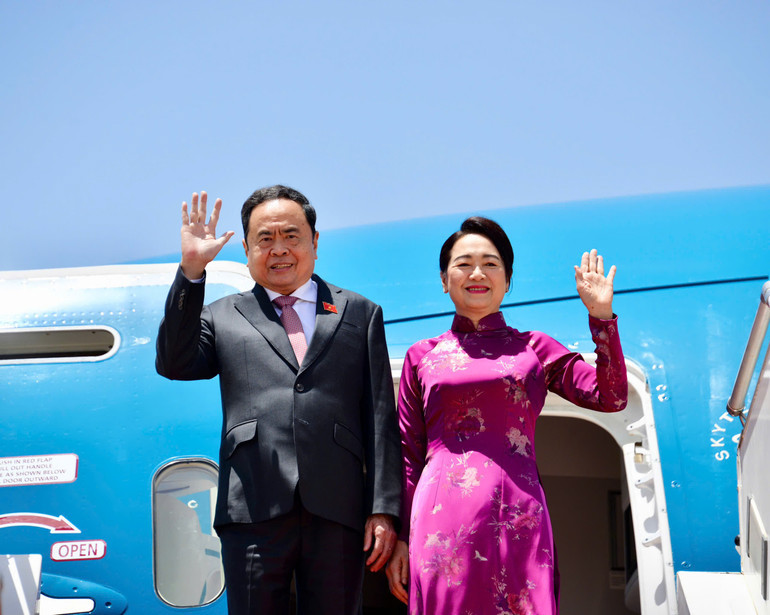 Chủ tịch Quốc hội Trần Thanh Mẫn cùng Phu nhân Nguyễn Thị Thanh Nga và Đoàn đại biểu cấp cao Việt Nam bắt đầu chuyến thăm chính thức Cộng hòa Senegal.