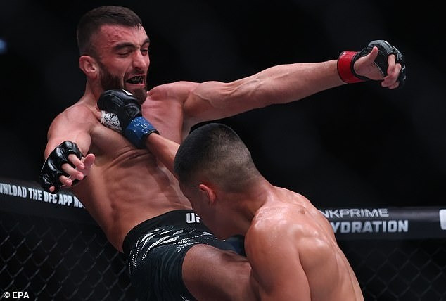 Nguyen lần đầu tiên giành chiến thắng kể từ khi thi ký hợp đồng chuyên nghiệp UFC năm 2023. vo-si-04.jpg