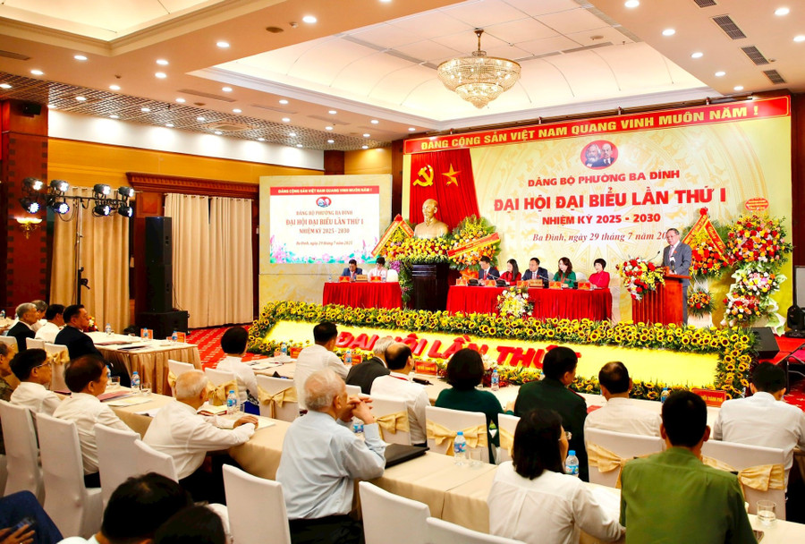 Quang cảnh đại hội. ba-dinh-4.jpg