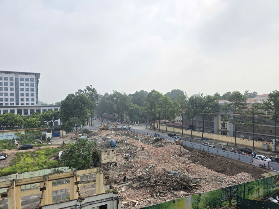 Dự án có chiều dài 100m từ ngã tư Hùng Vương - Trần Phú đến ngã tư Hùng Vương - Nguyễn Thái Học, lòng đường tại đoạn này được mở rộng về phía số nhà 61 phố Trần Phú, đảm bảo mặt đường và vỉa hè rộng 36m theo quy hoạch. k3.jpg