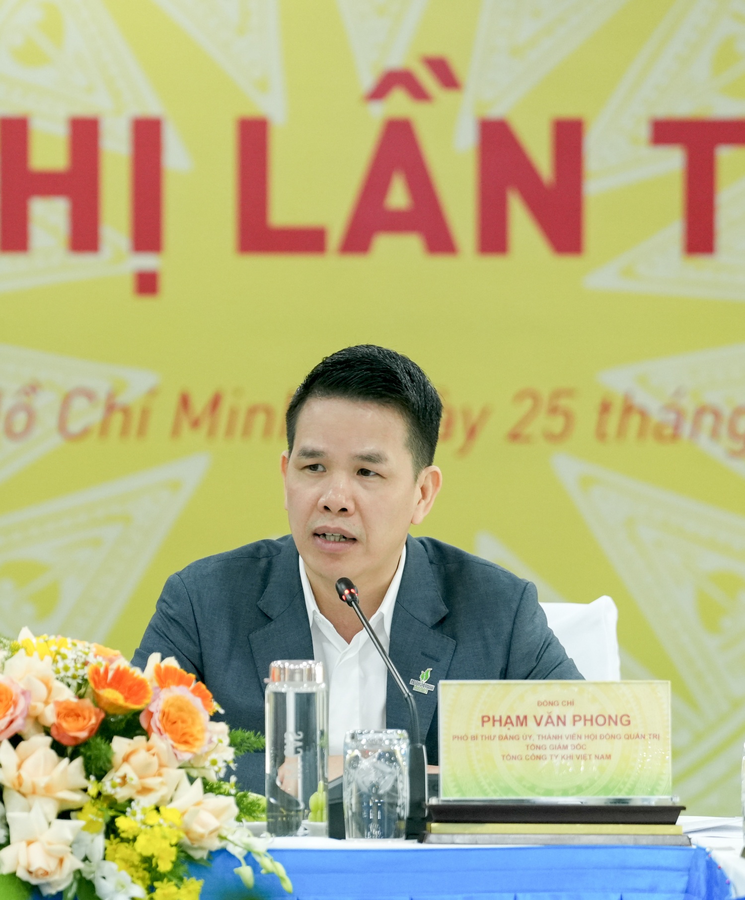 Đồng chí Phó Bí thư Đảng ủy, Tổng Giám đốc PV GAS Phạm Văn Phong yêu cầu Hội nghị quán triệt các nội dung một cách quyết liệt, hiệu quả để hoàn thành các kế hoạch, nhiệm vụ năm 2025 và toàn khóa.