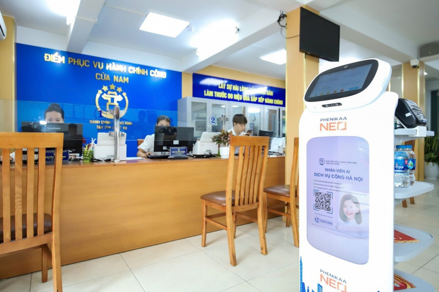 Robot lễ tân giúp hướng dẫn thủ tục, tra cứu thông tin, chỉ dẫn vị trí, giảm áp lực cho nhân viên và nâng cao hình ảnh hiện đại.